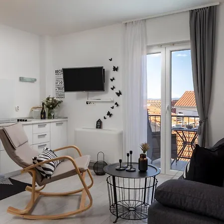Apartments Valentina Bol Exterior photo