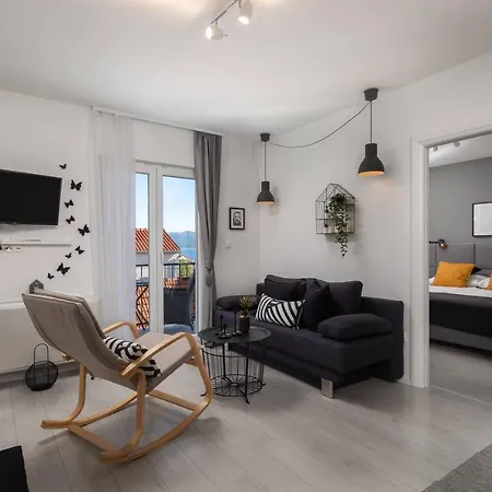 Apartments Valentina Bol Exterior photo